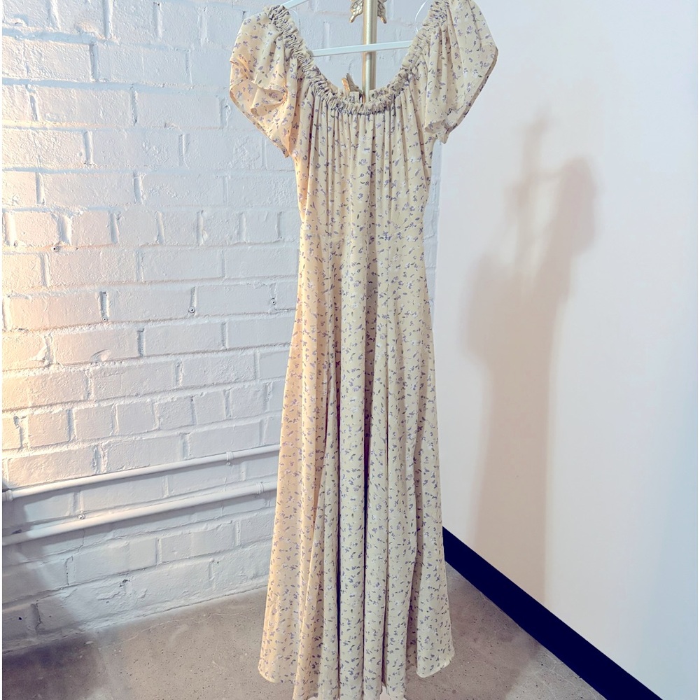 Lulu’s beige/yellow floral midi dress - size medium